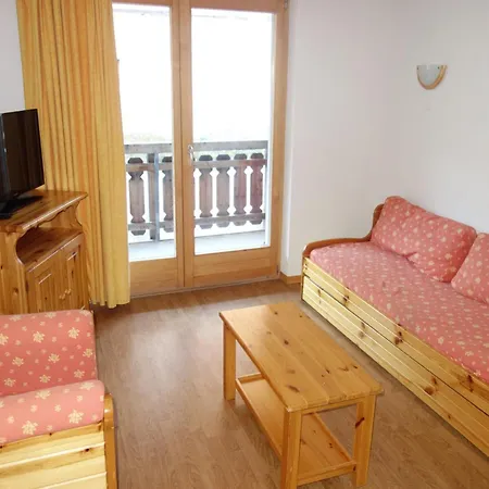 Welcoming With Balcony Нанда