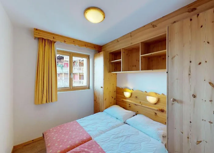 Welcoming With Balcony *